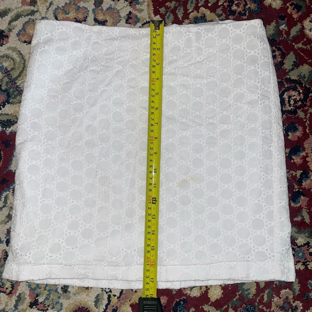 NWOT Willi Smith Eyelet Lace Skirt. Never worn. No stains or flaws.